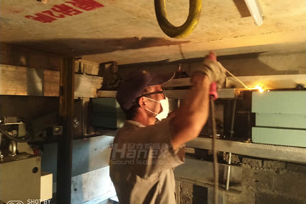 住戶室內(nèi)長(zhǎng)期遭受電梯困擾，該如何解決？